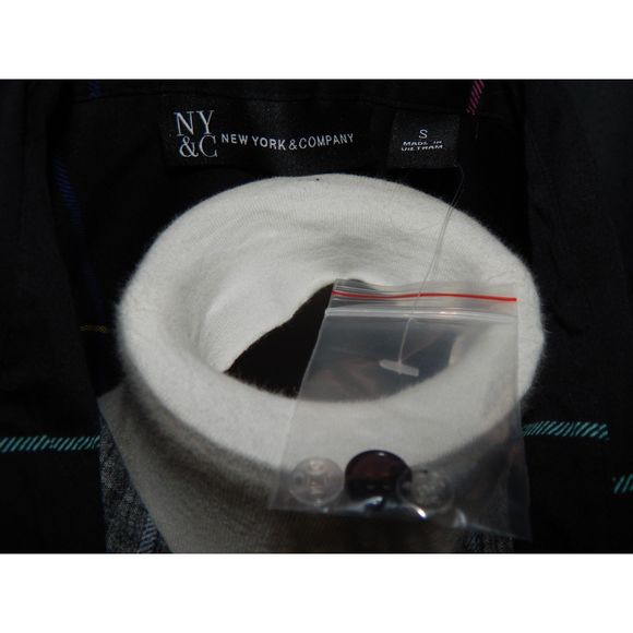 Women's Small New York & Company Black Plaid Button Down Shirt - New with Tags - Picture 4 of 4